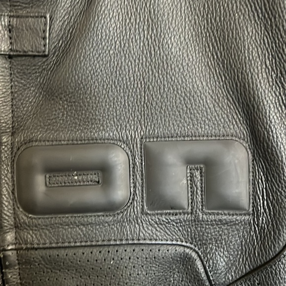 Authentic ICON REGULATOR LEATHER MOTO VEST- BLACK SIZE S/M - Picture 9 of 16